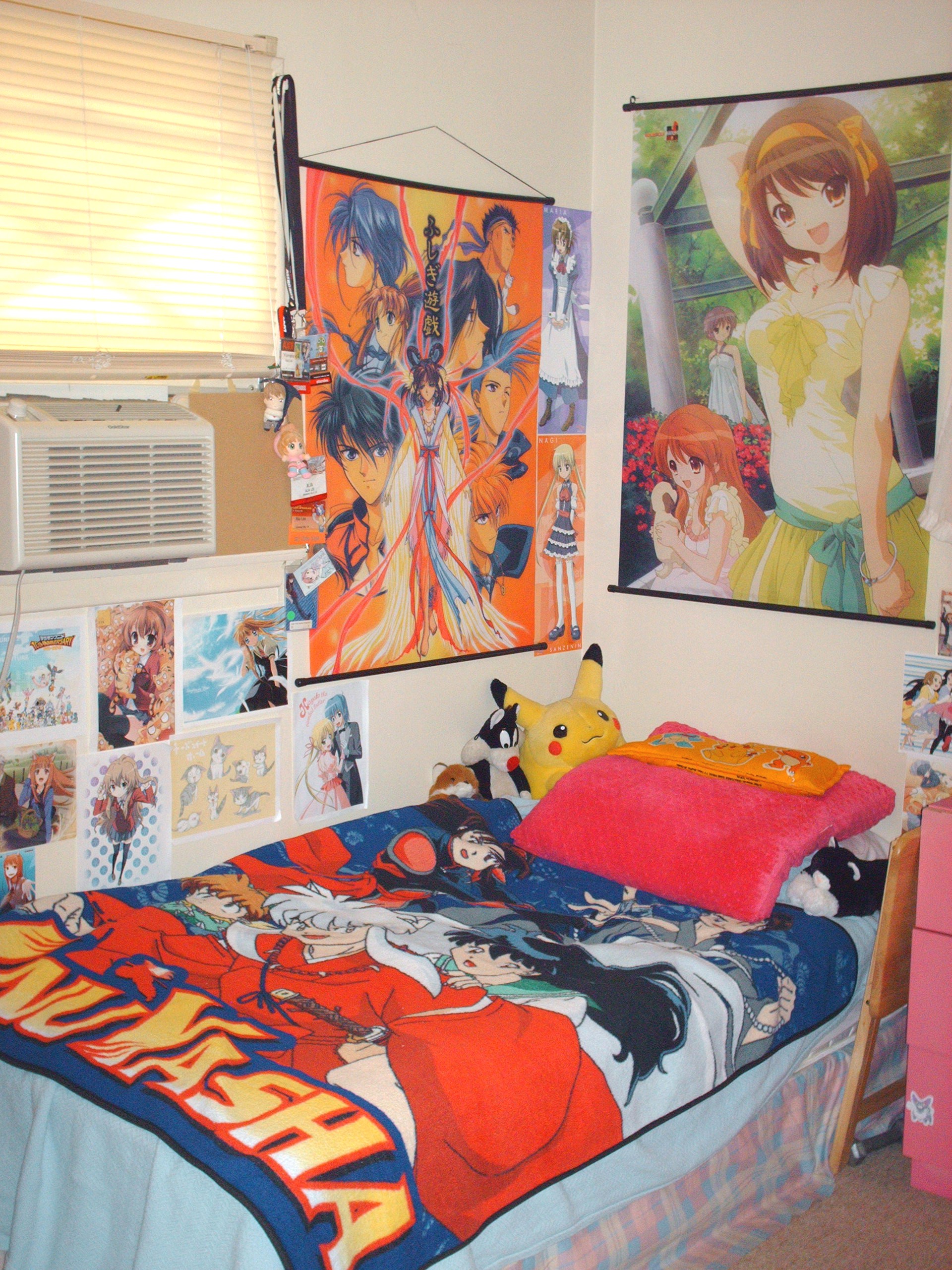 The anime art gallery that is my room — 毎日アニメ夢