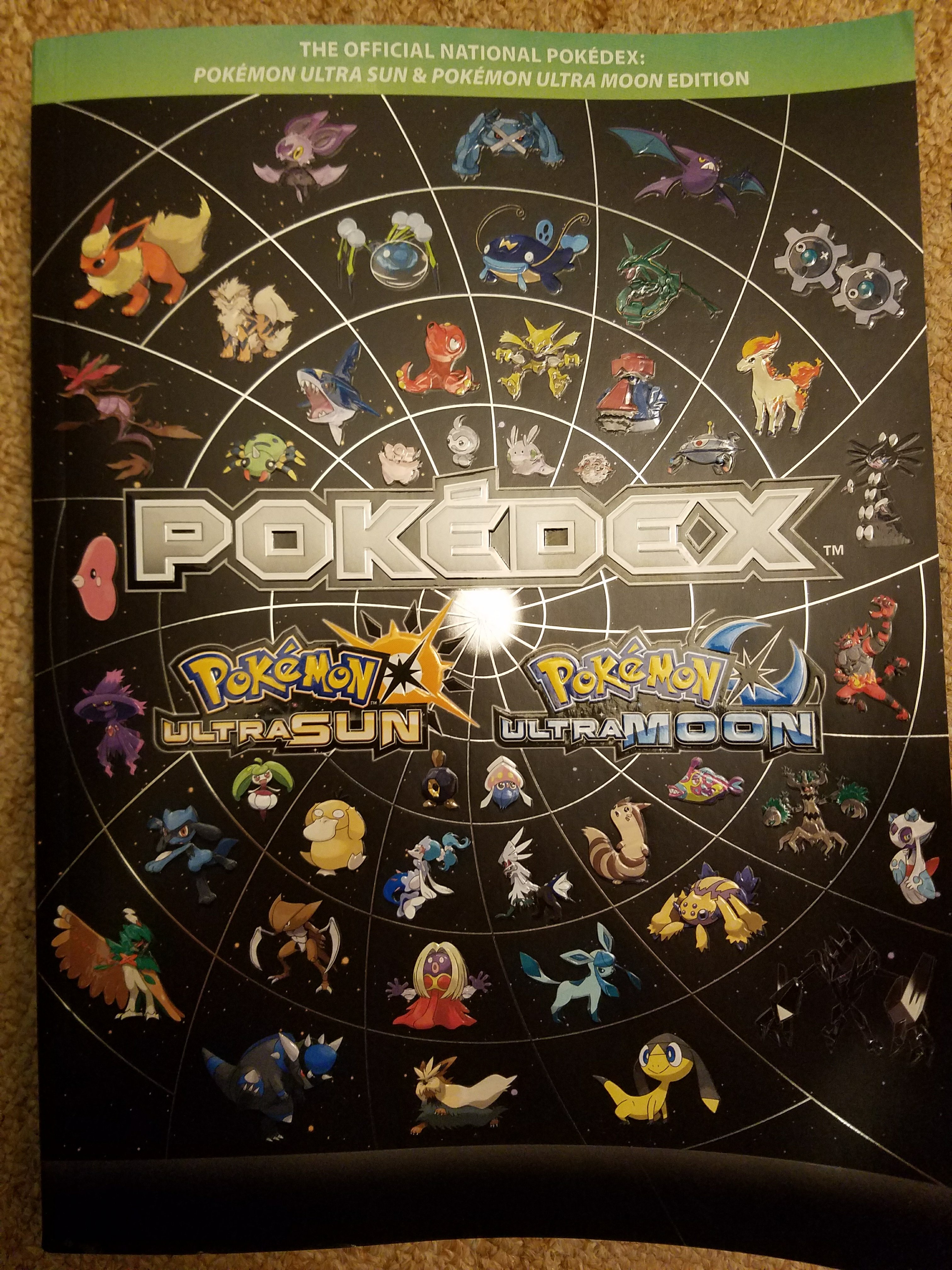 Pokémon Ultra Sun & Pokémon Ultra Moon Edition: The Official National  Pokédex by Pokémon Company International